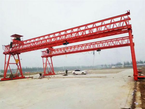 提梁機(jī)施工現(xiàn)場(chǎng)